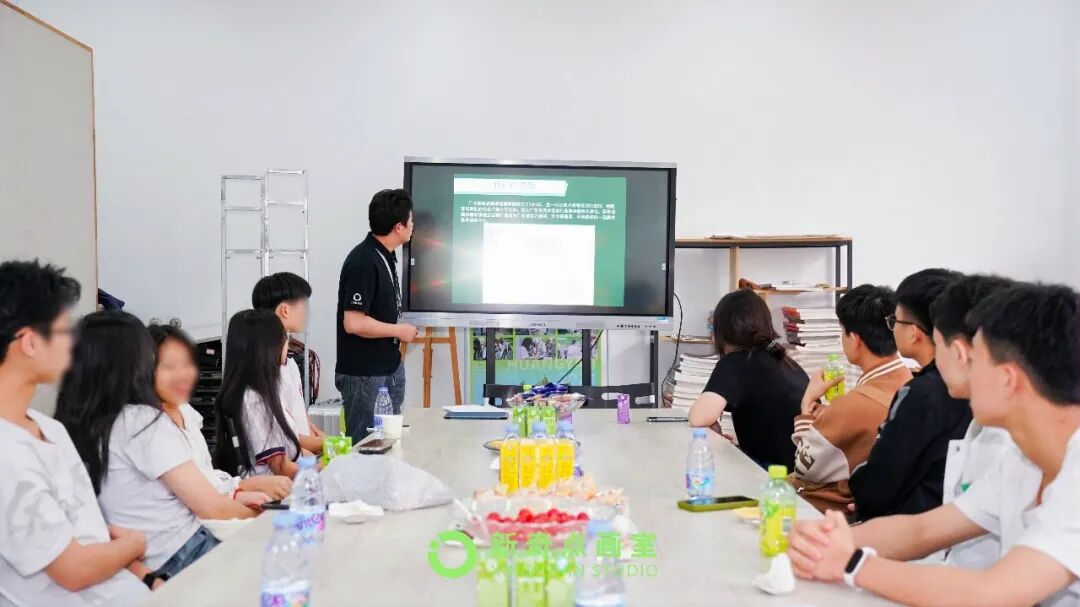 5542d2a90a078f3055baa16104469c4a