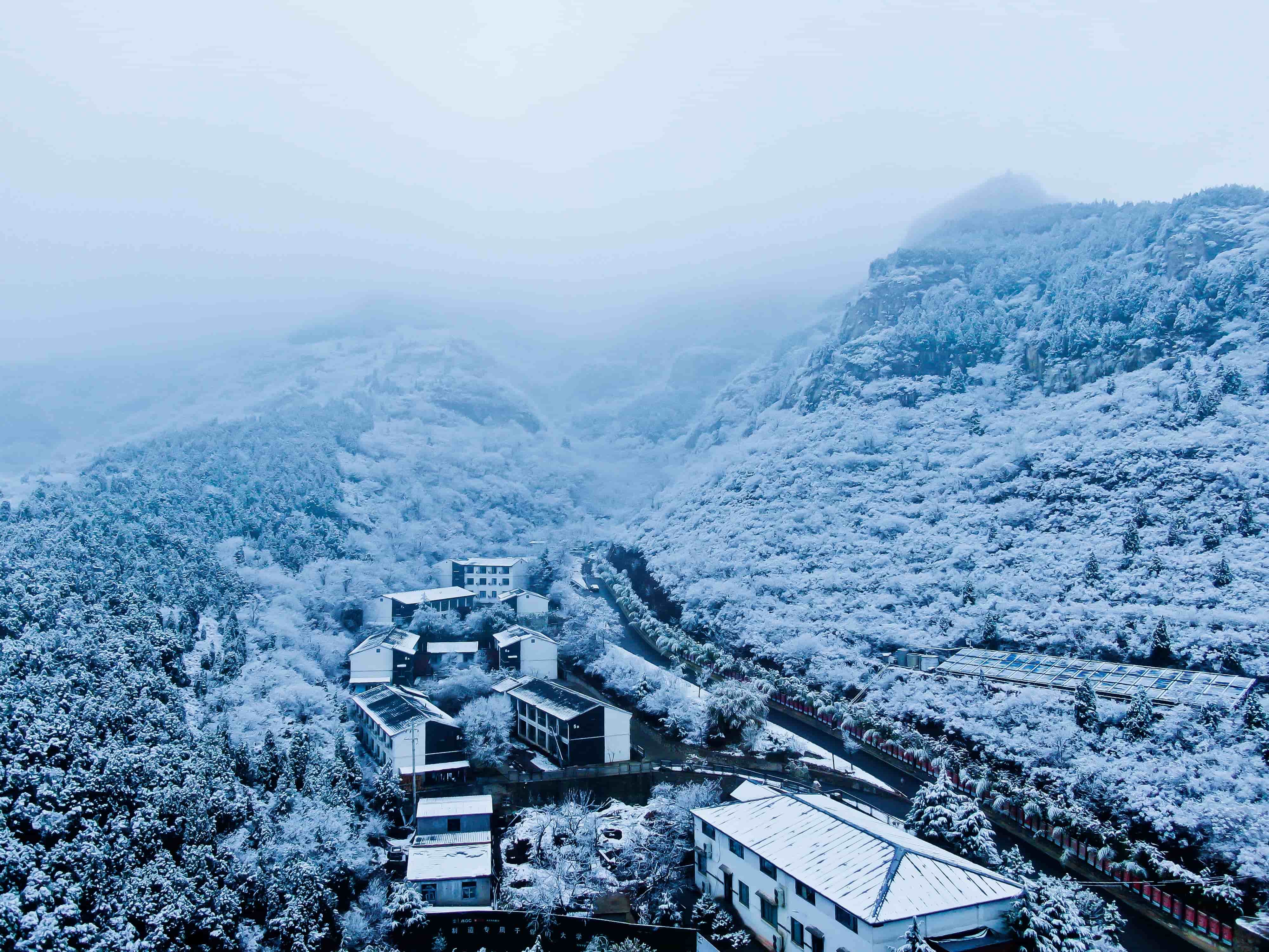 %e5%86%ac%e5%ad%a3%e6%a0%a1%e5%9b%ad%e5%85%a8%e6%99%af