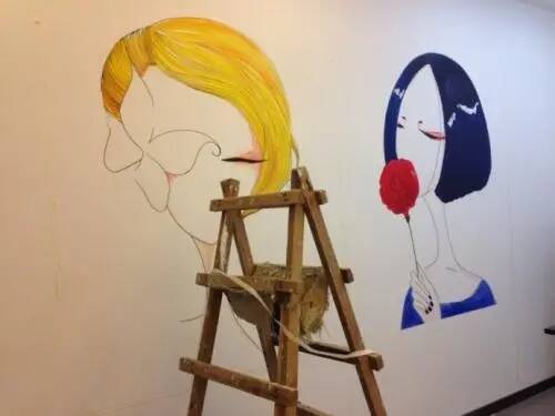 成都画室：她靠刷墙月入20W，这刷的不是墙、是艺术！