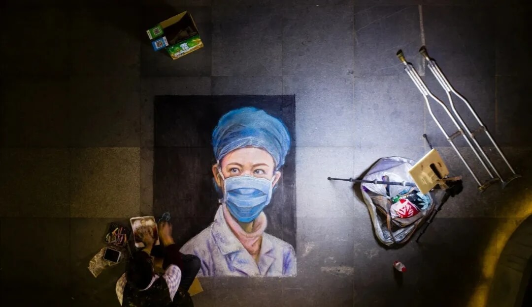 【成都画室资讯】“中国最牛乞丐”，在街头画1000幅《蒙娜丽莎》，惊艳路人！