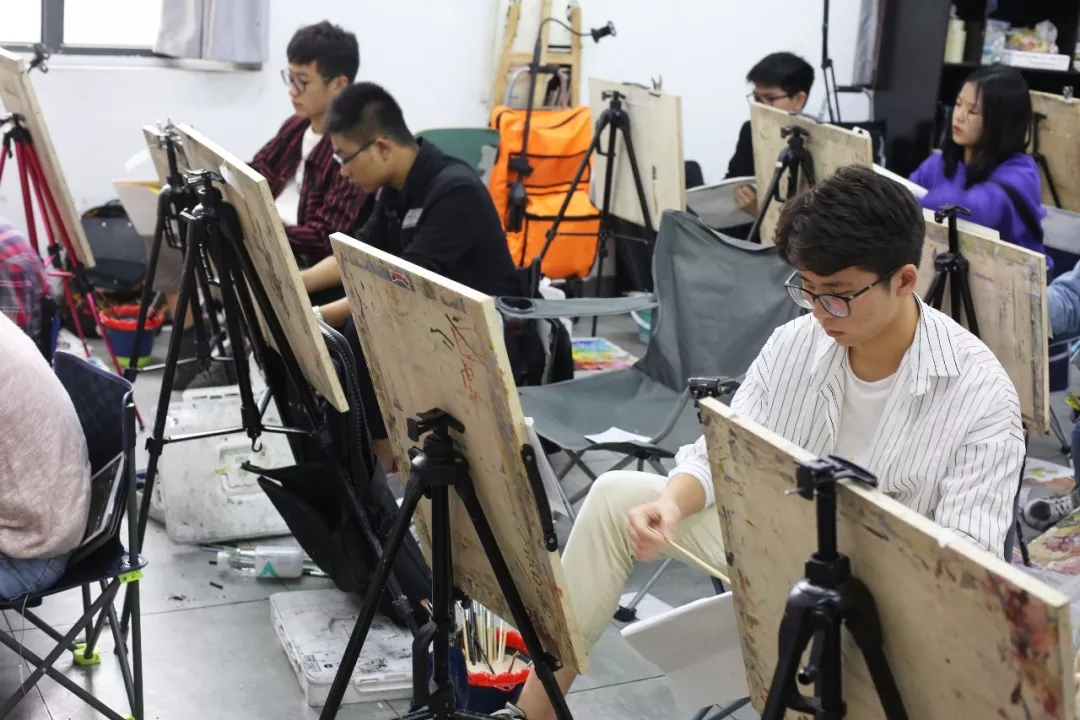 如何在艺考集训时达到最高效率？广州画室寒假班学子值得关注的事情！